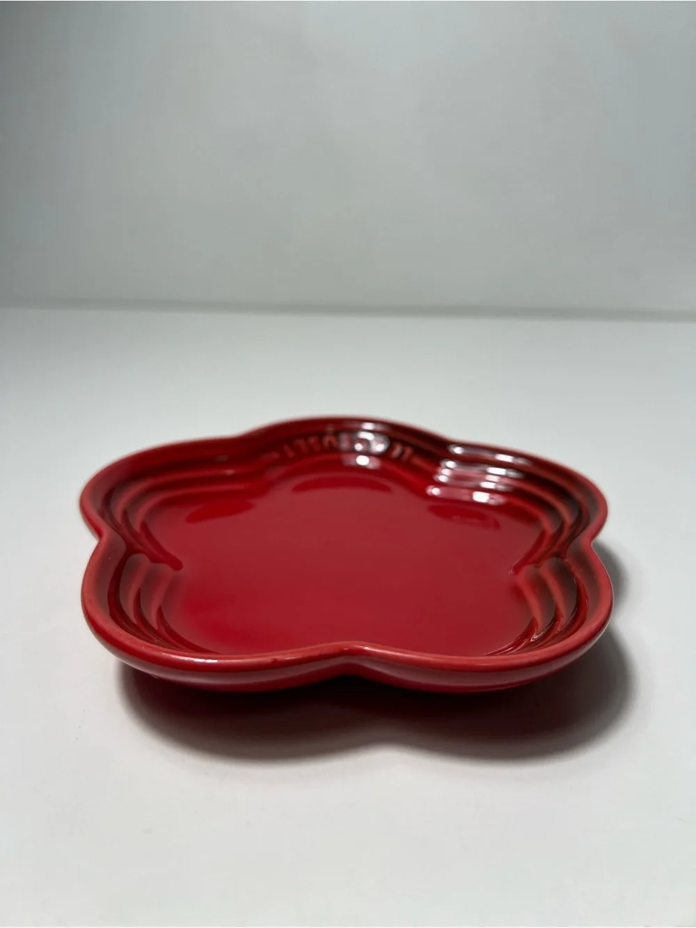 Le Creuset Stoneware Flower Petal Scalloped Trinket Dish Plate Tray